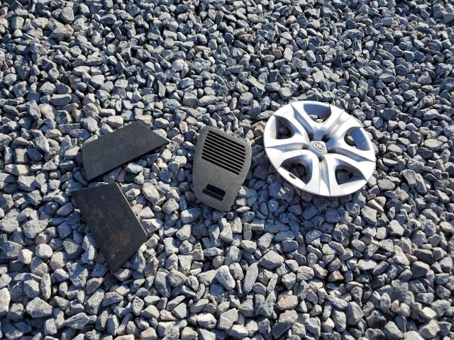 Toyota RAV4 Le Image 2