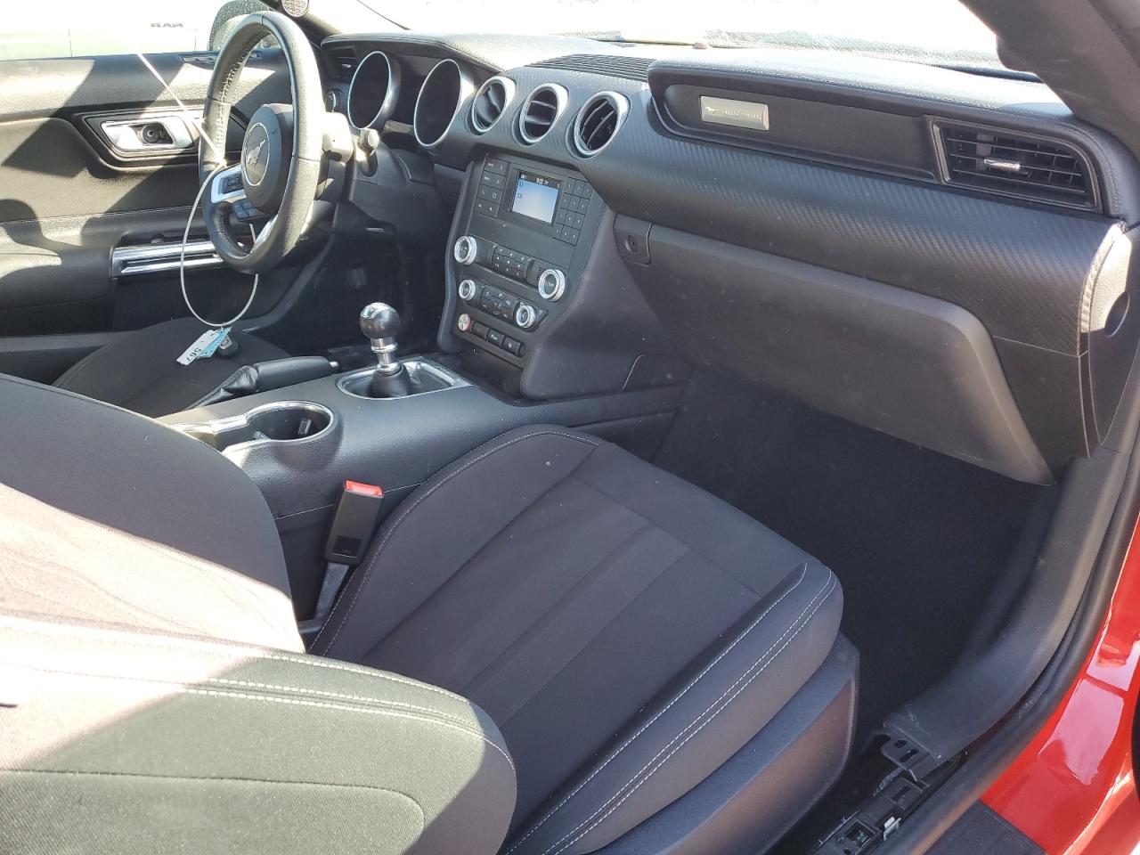 Ford Mustang Image 6