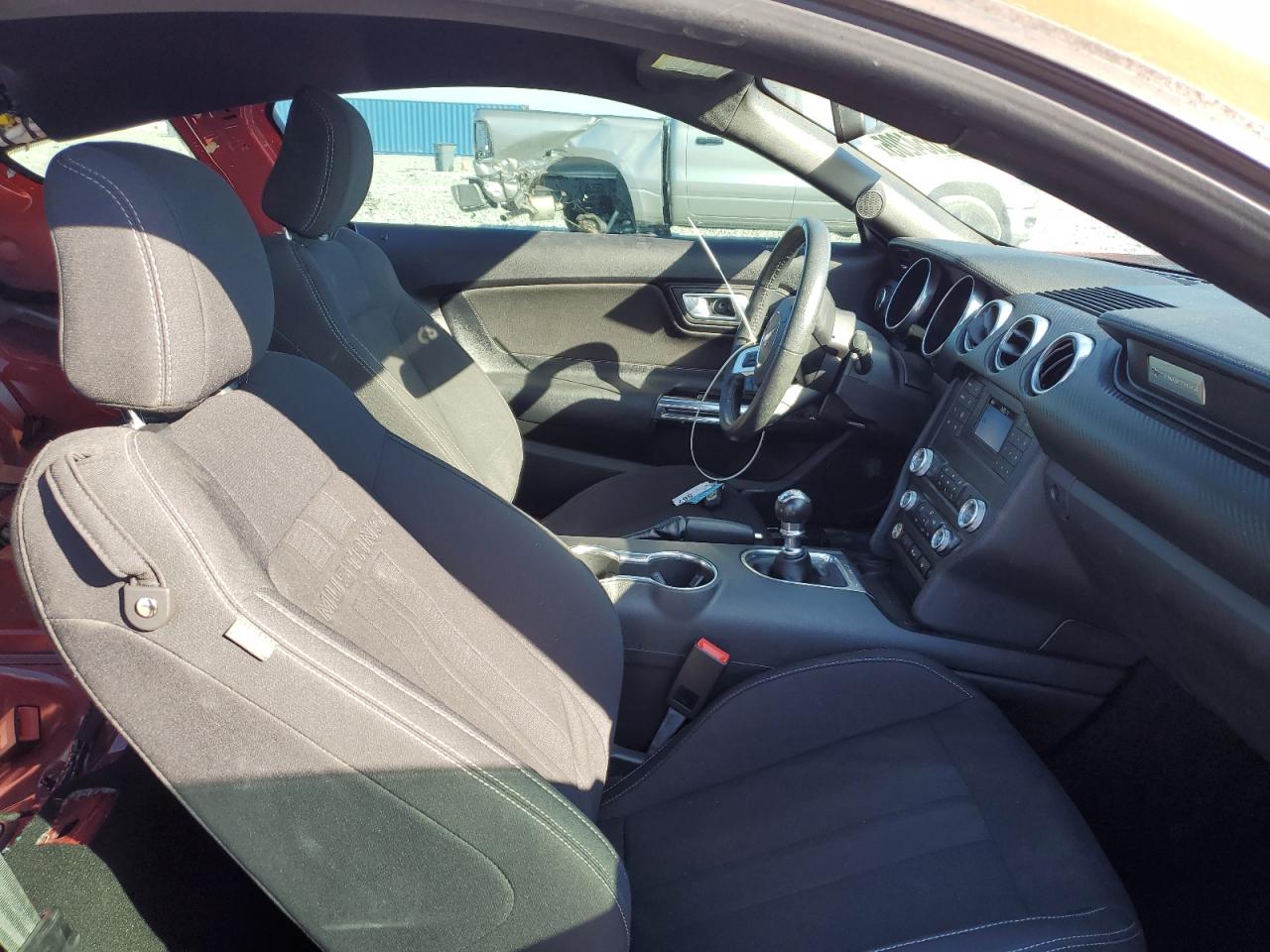 Ford Mustang Image 10