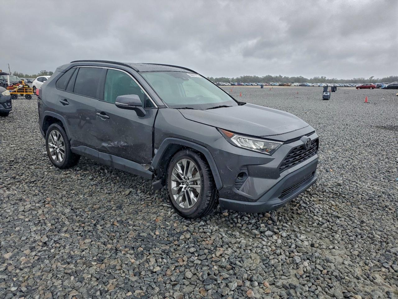 Toyota RAV4 Xle Premium Image 4