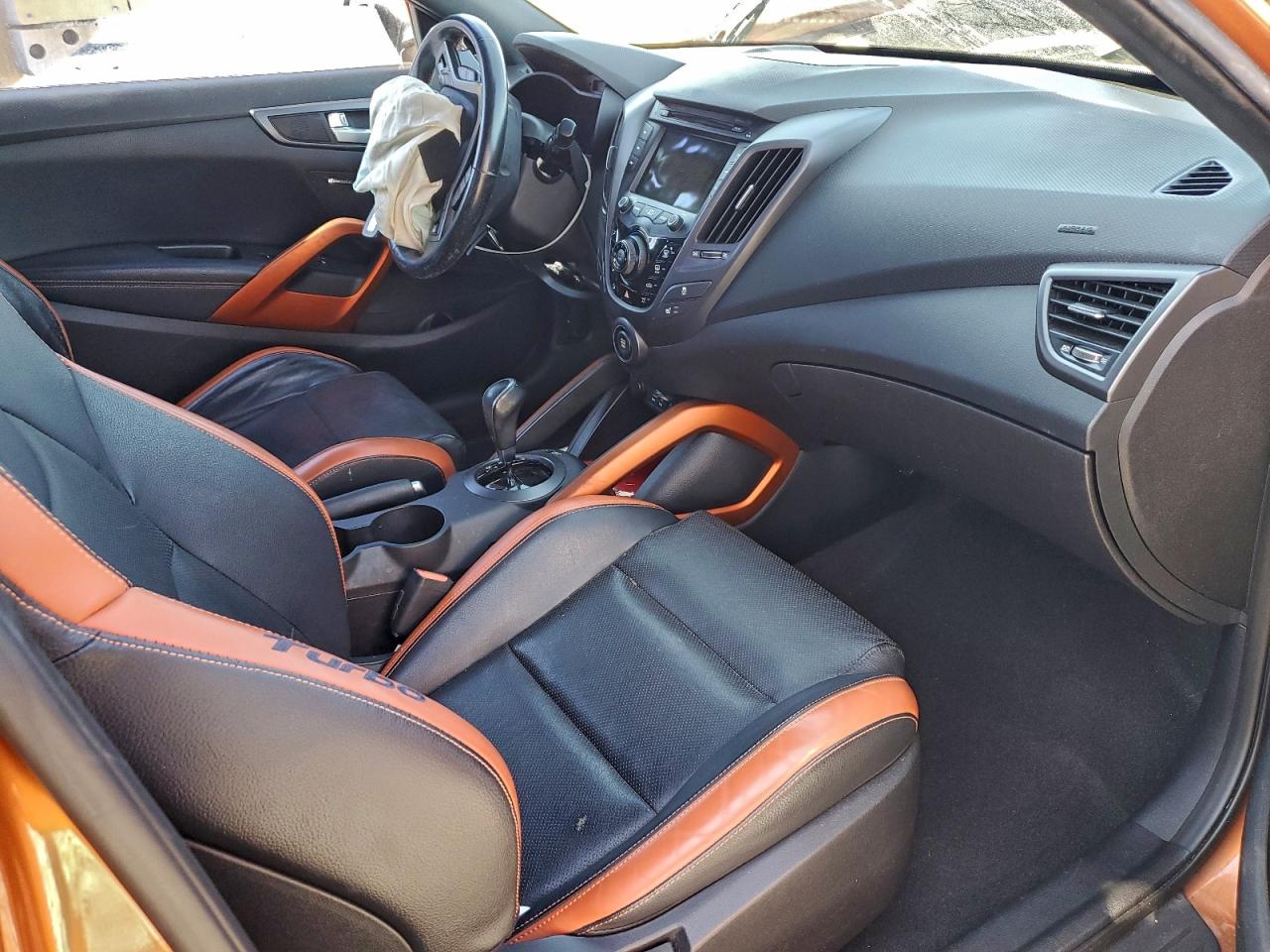 Hyundai VELOSTER Turbo Image 8