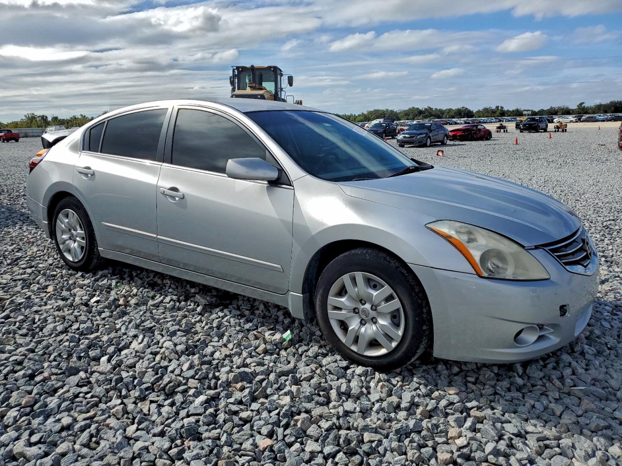 Nissan Altima Base Image 8