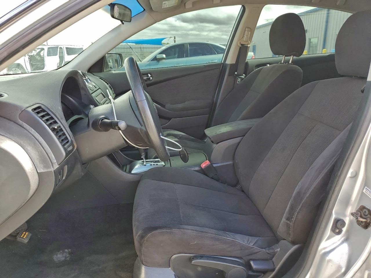 Nissan Altima Base Image 10