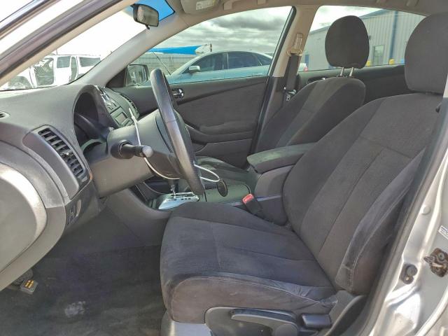 Nissan Altima Base Image 10