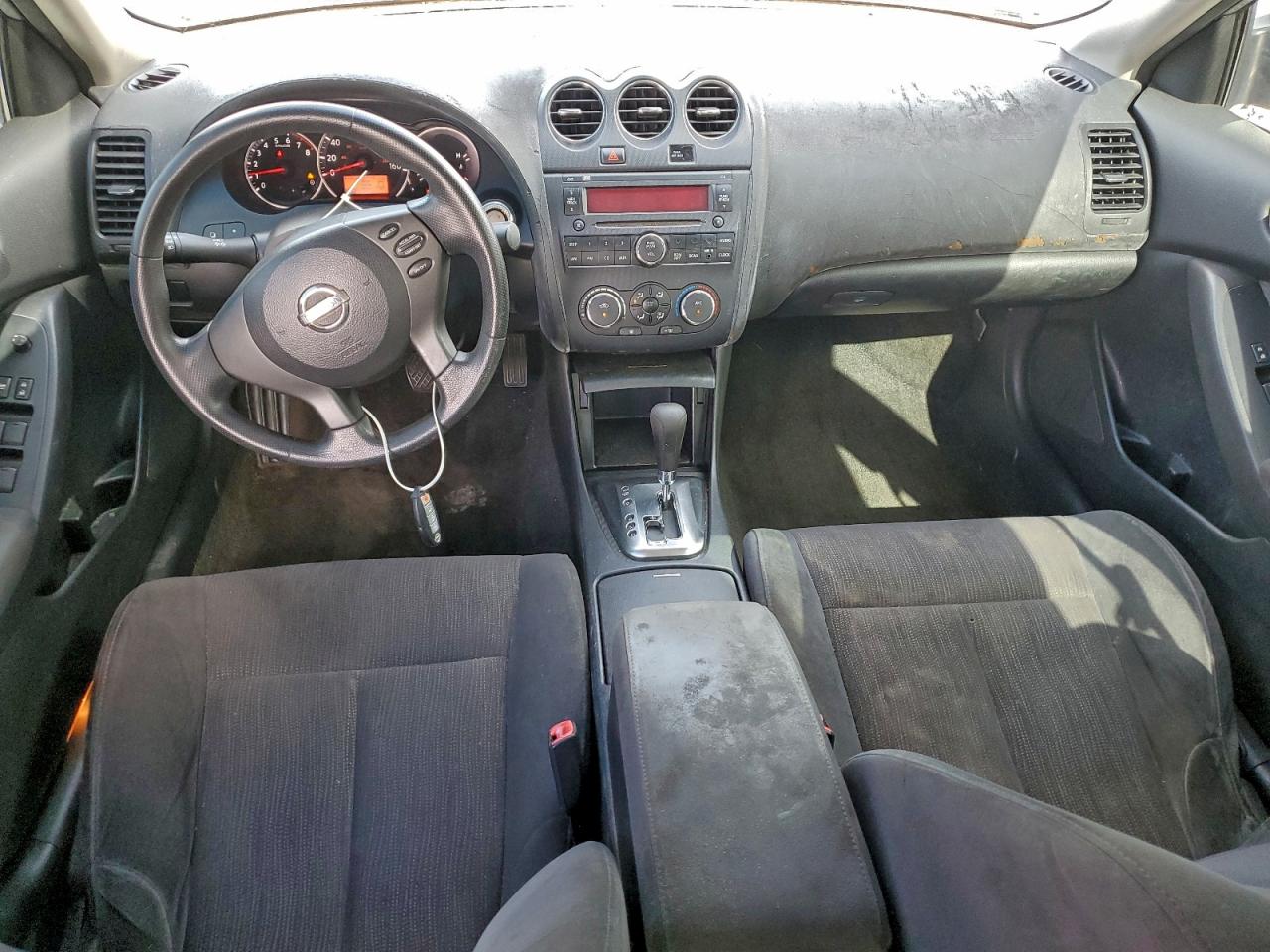 Nissan Altima Base Image 11