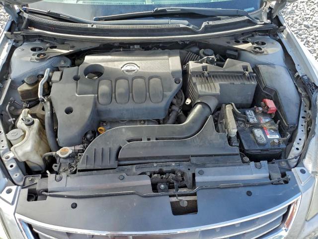 Nissan Altima Base Image 9