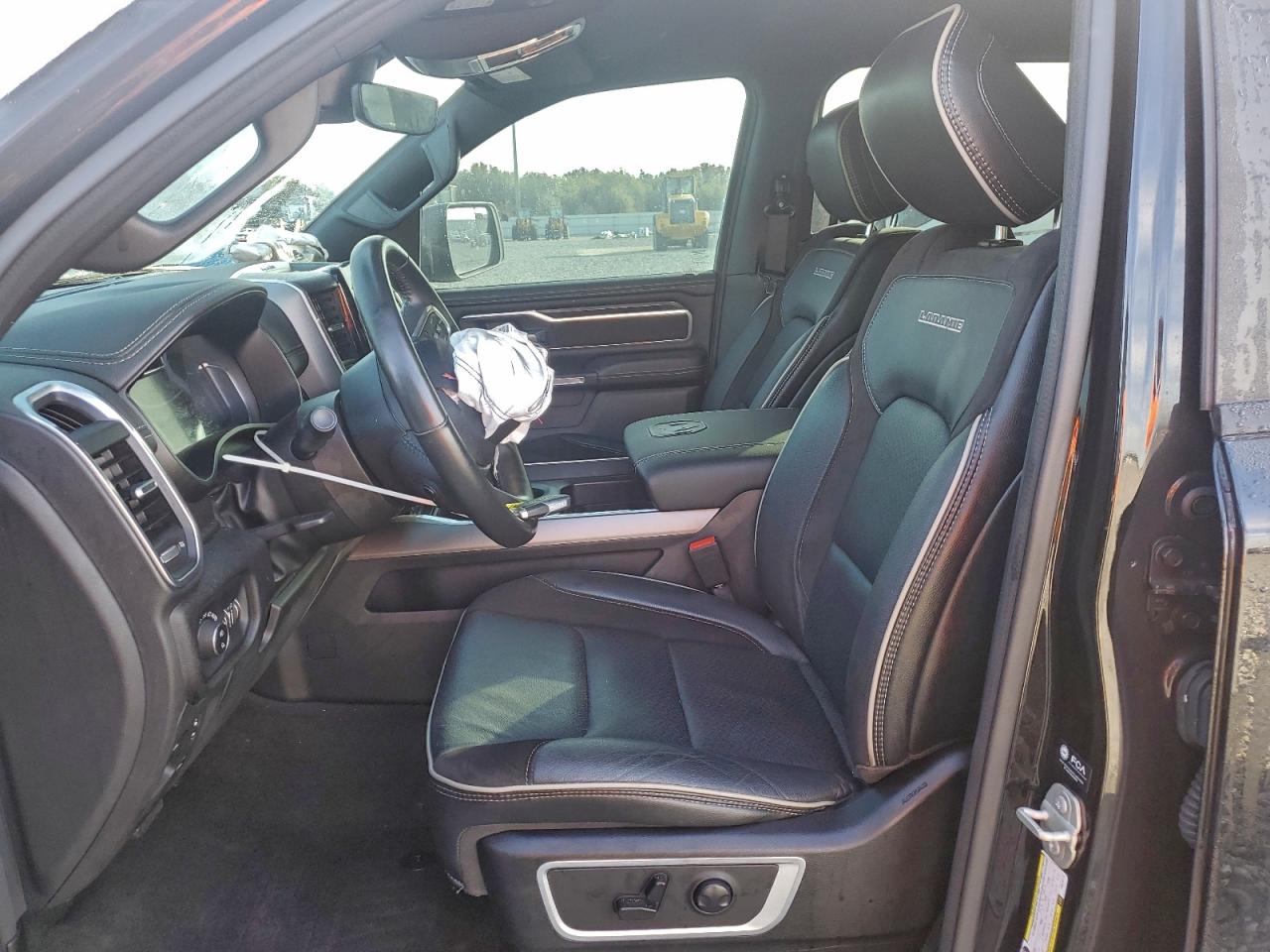 Ram 1500 Laramie Image 5