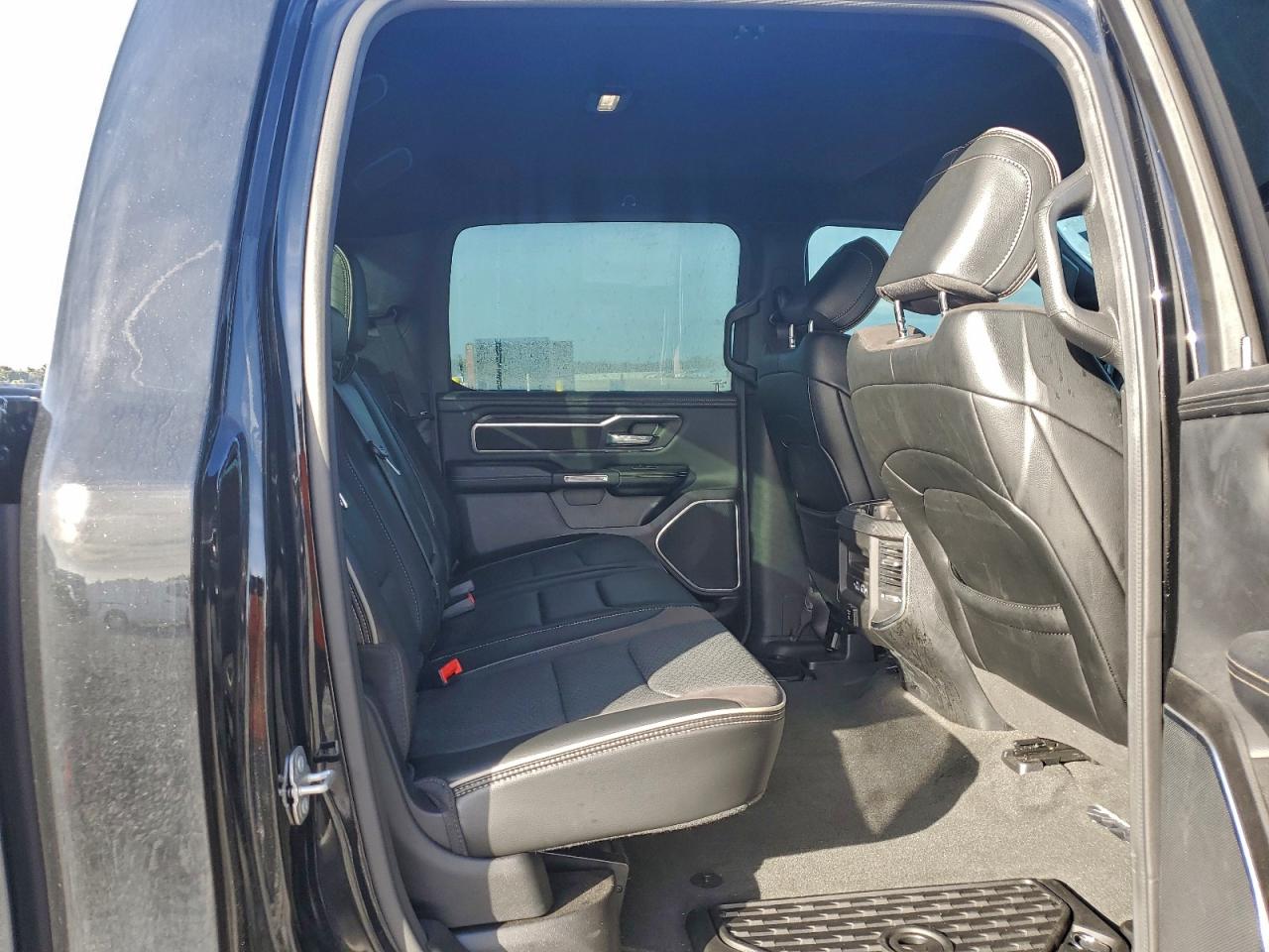 Ram 1500 Laramie Image 9