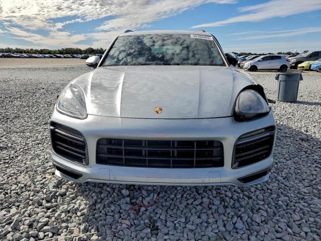 Porsche Cayenne S Image 7