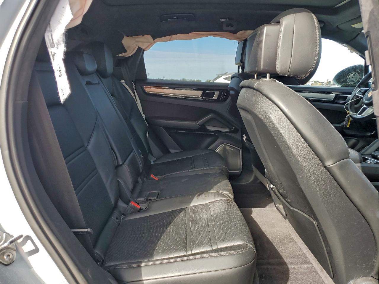 Porsche Cayenne S Image 10