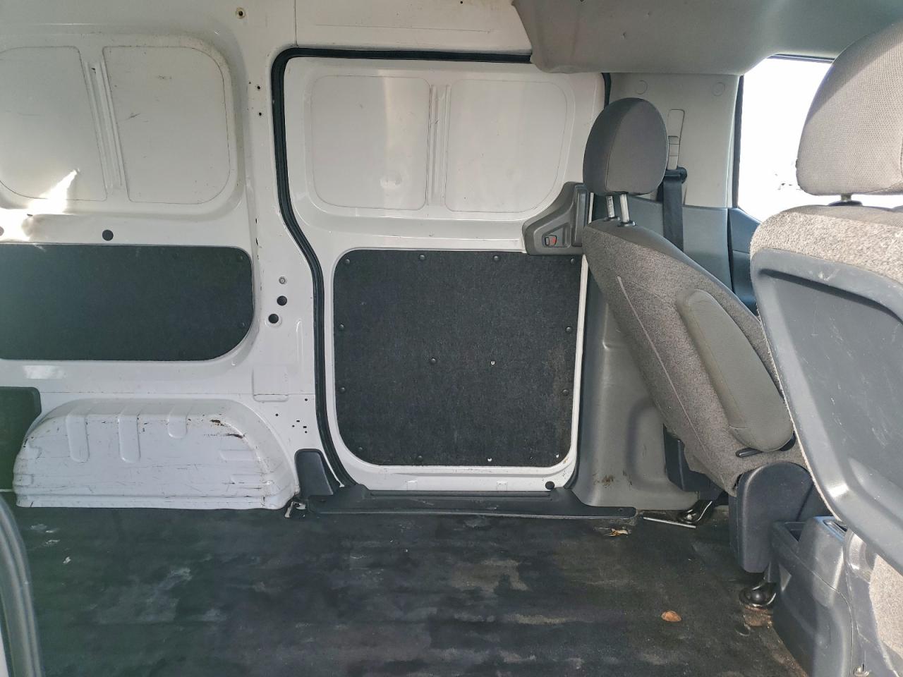 Nissan Nv 2.5s Image 11