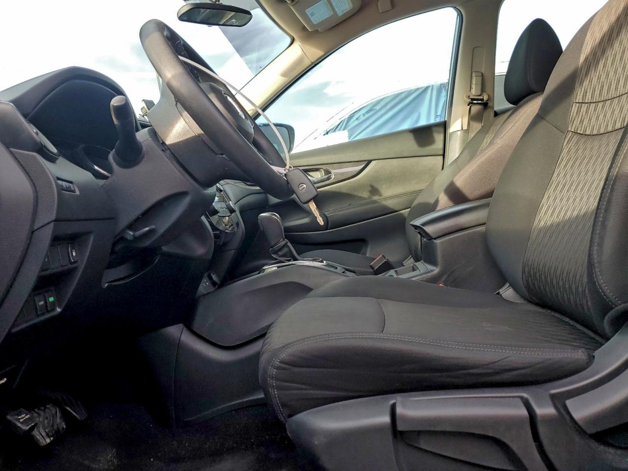 Nissan Rogue S Image 3