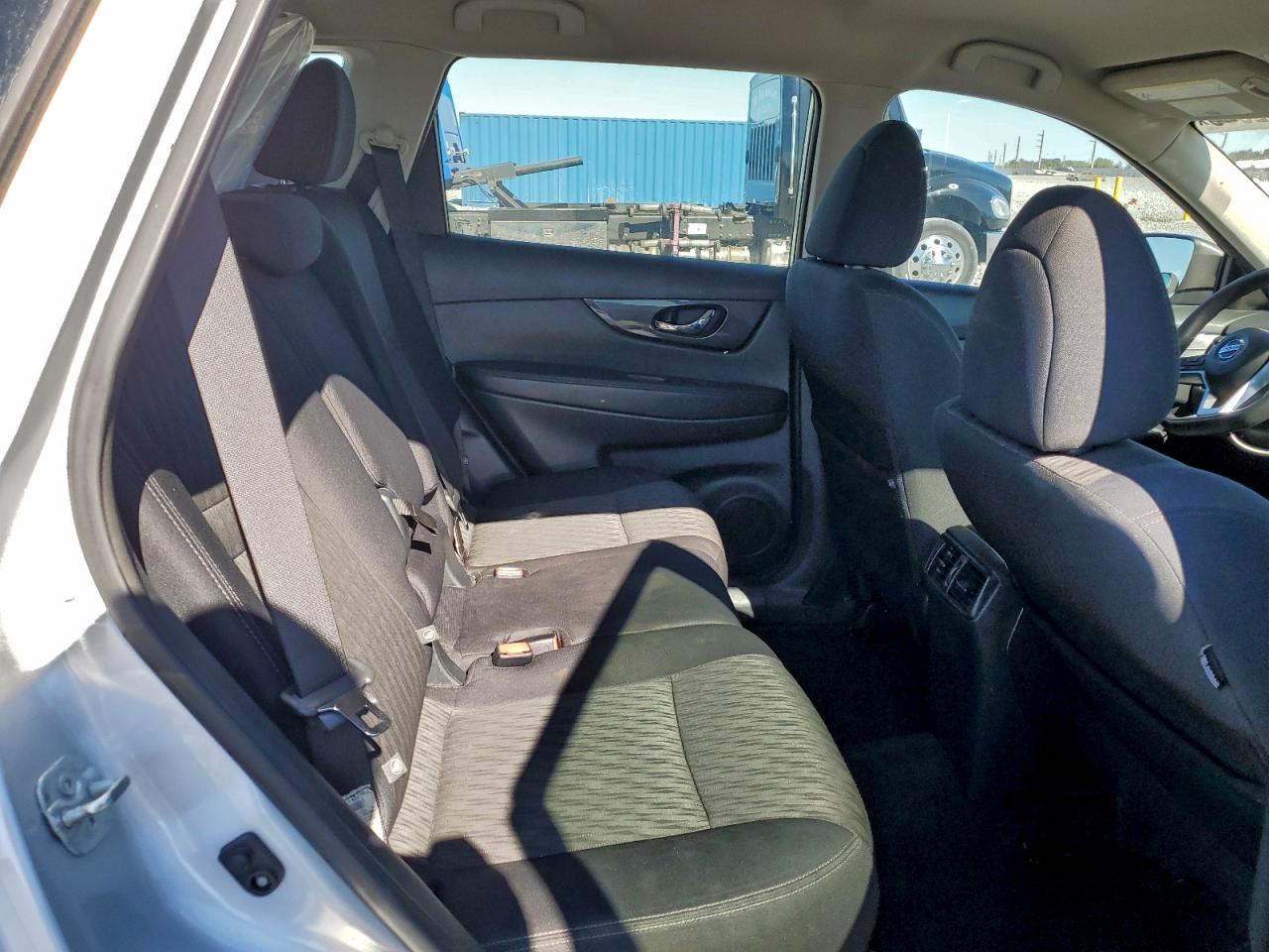 Nissan Rogue S Image 13