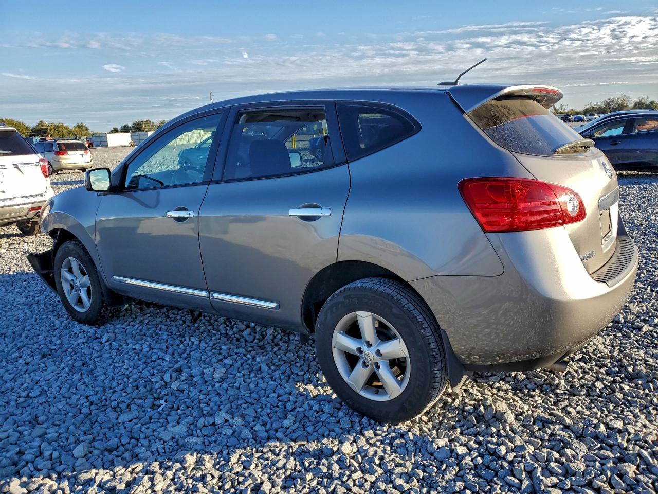 Nissan Rogue S Image 3