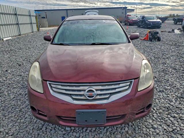 Nissan Altima Base Image 9
