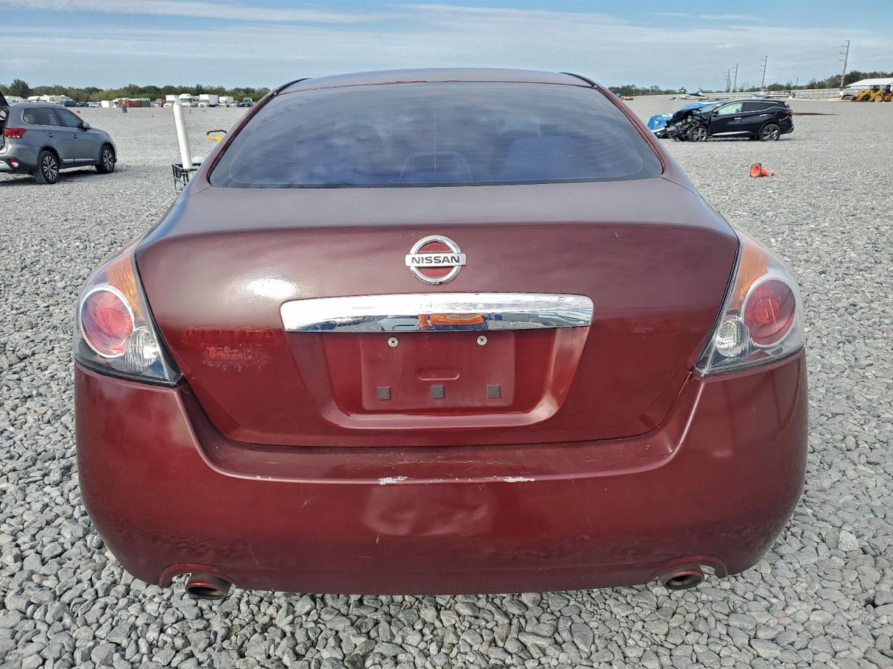 Nissan Altima Base Image 11