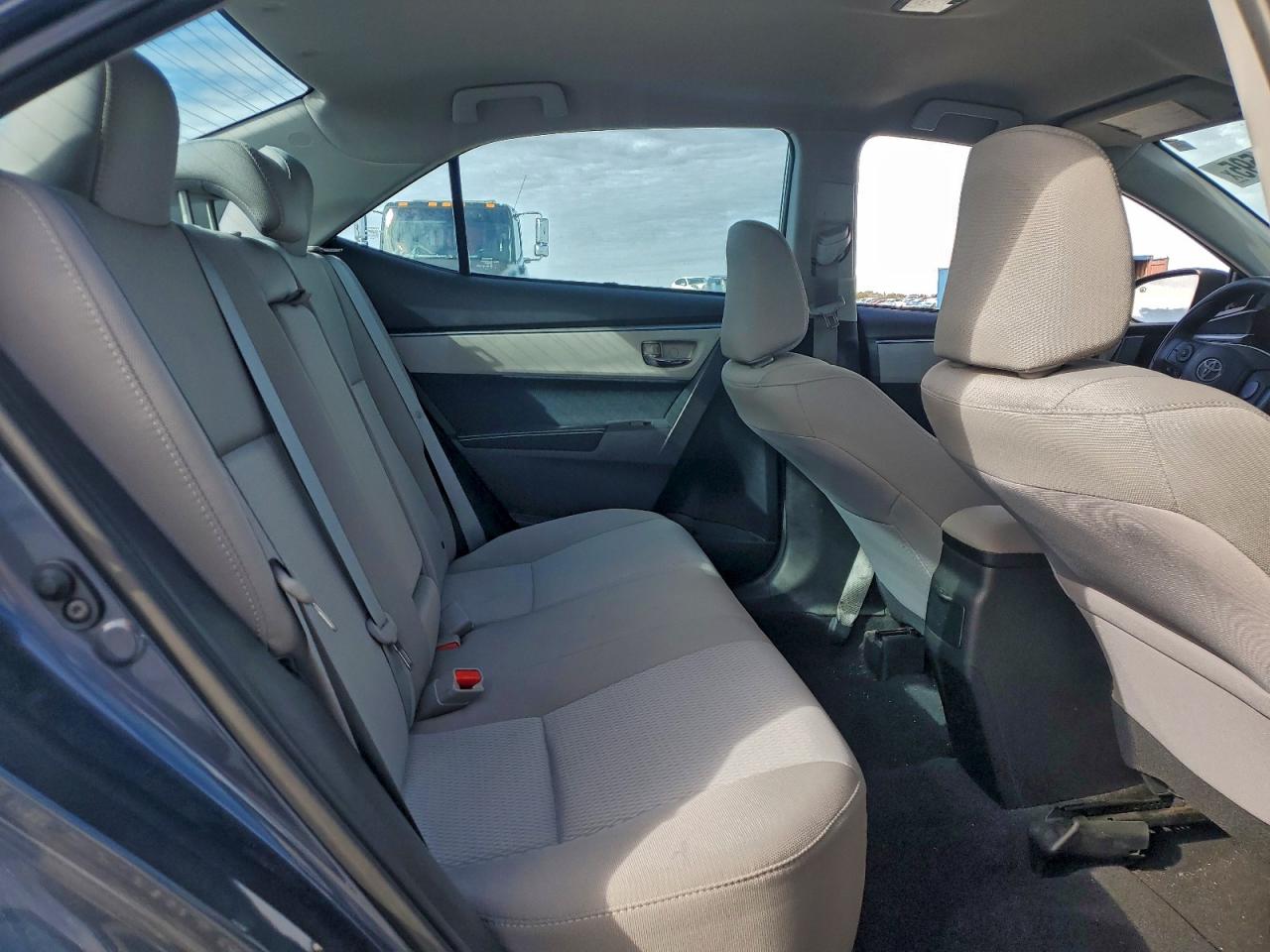 Toyota Corolla L Image 4