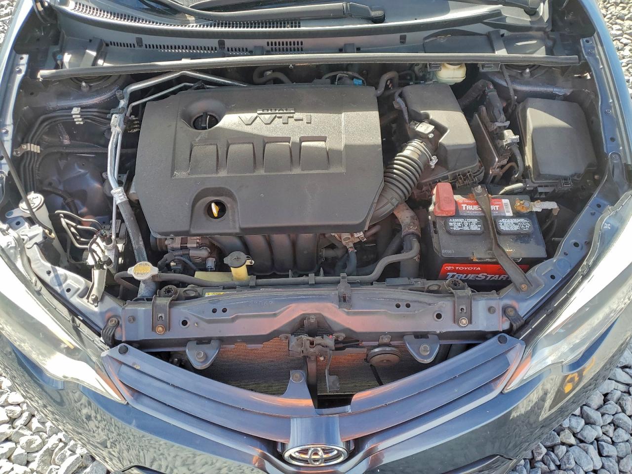 Toyota Corolla L Image 9