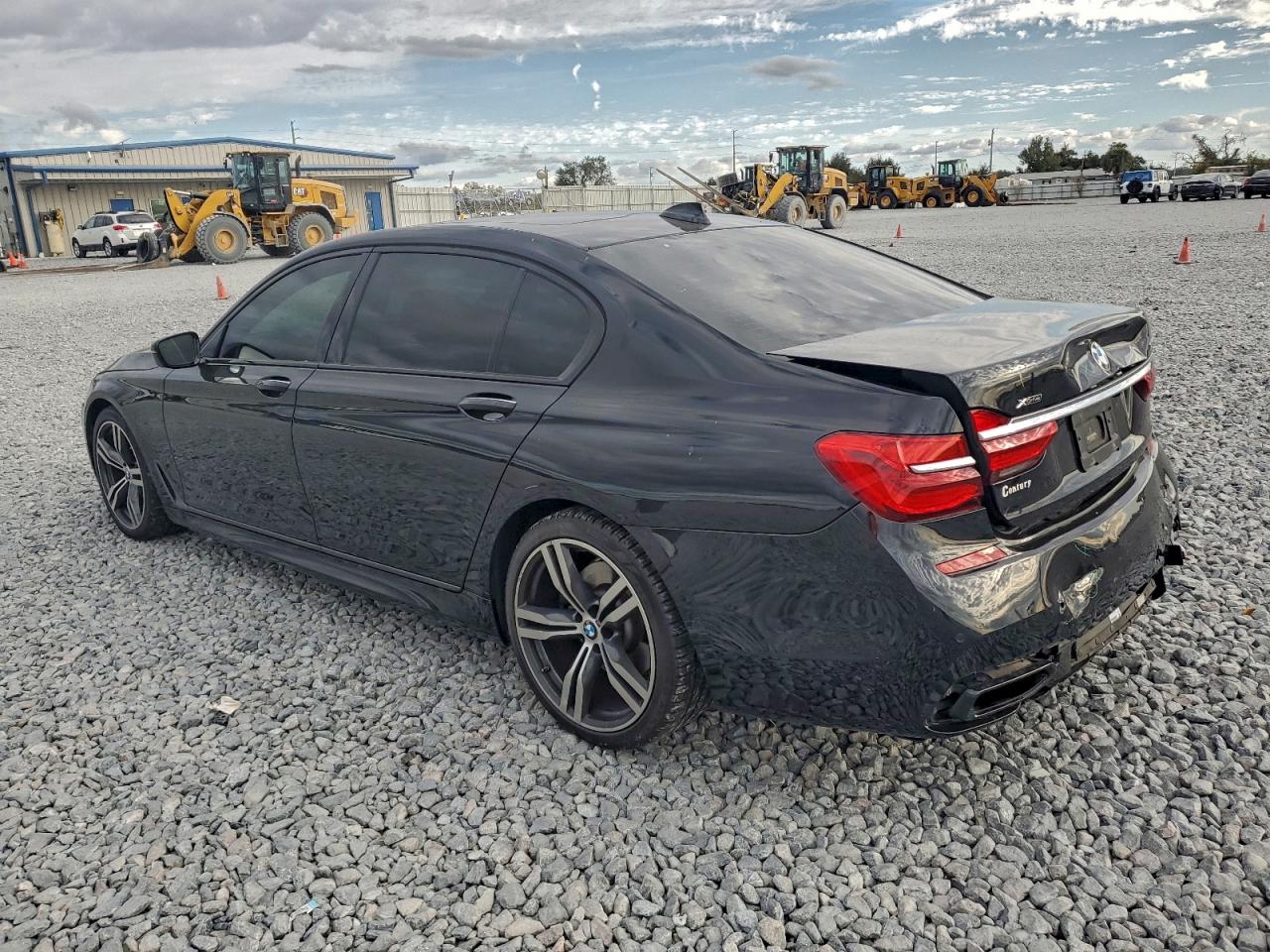 BMW 7 Series Xi Image 4