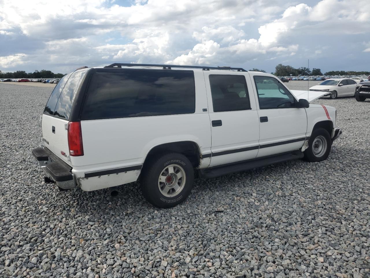 GMC Suburban C1500 Image 10