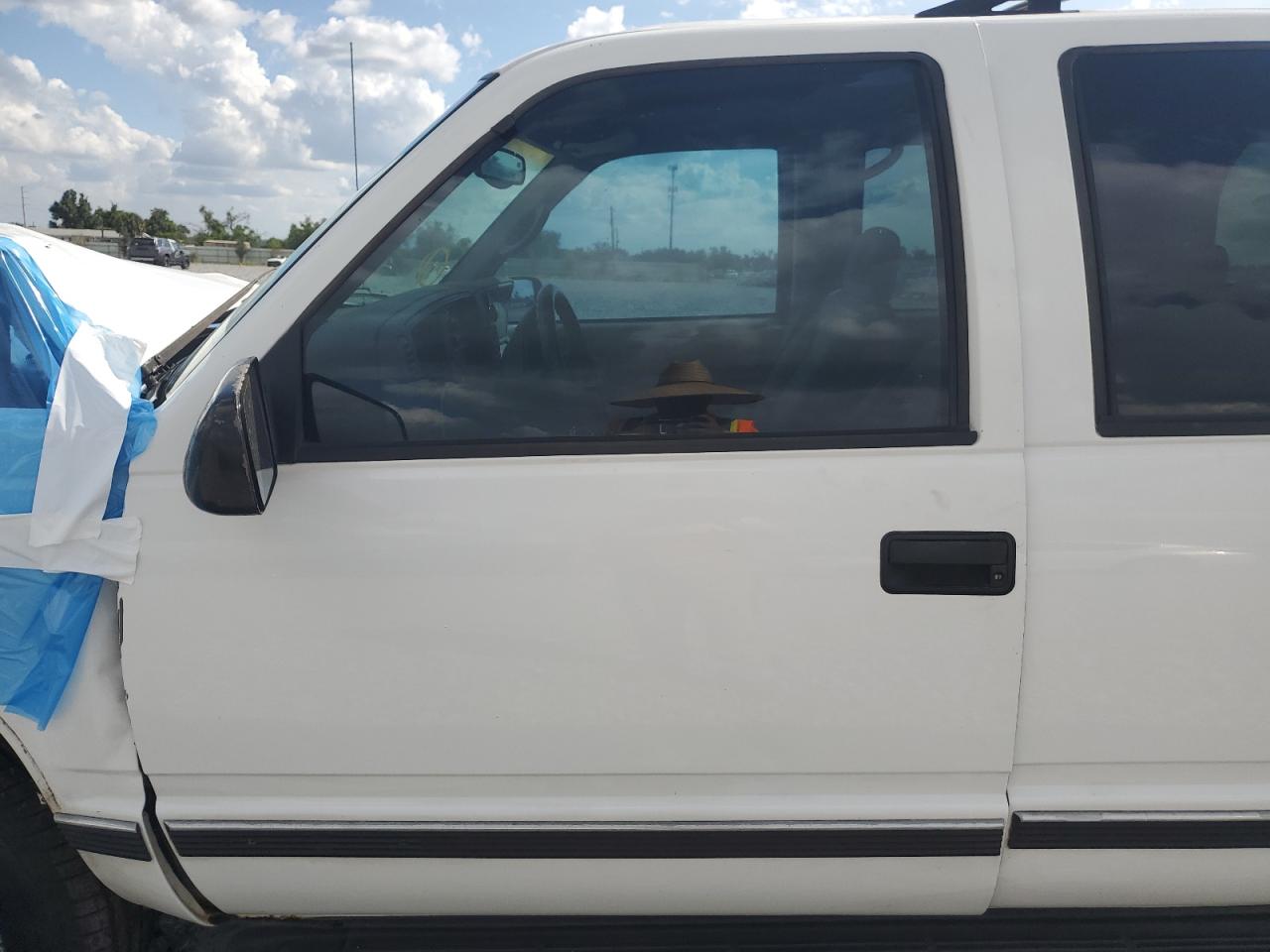 GMC Suburban C1500 Image 7