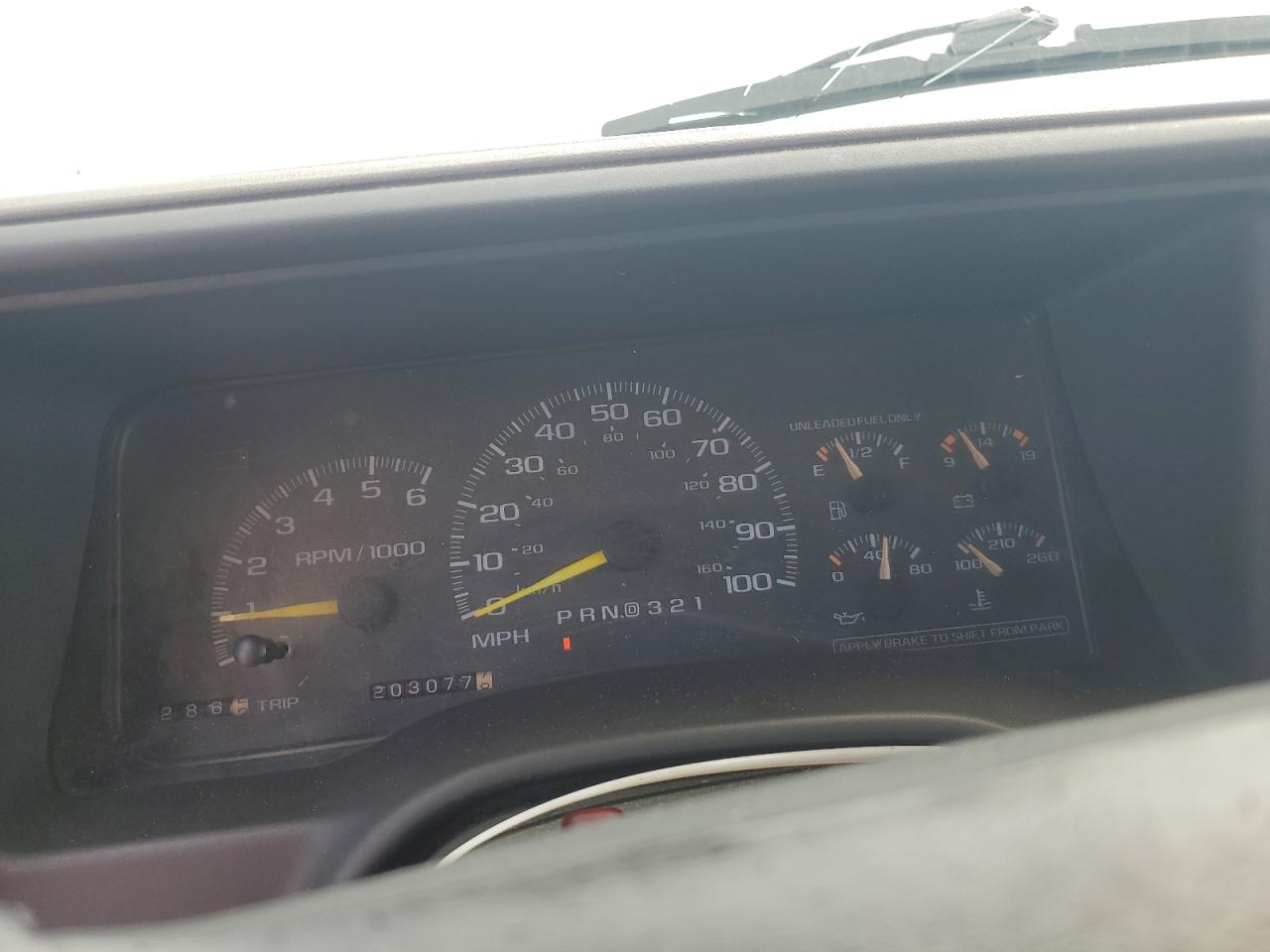 GMC Suburban C1500 Image 3