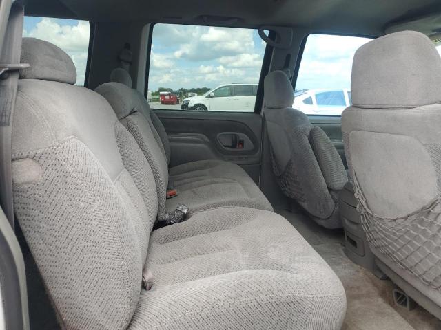 GMC Suburban C1500 Image 4