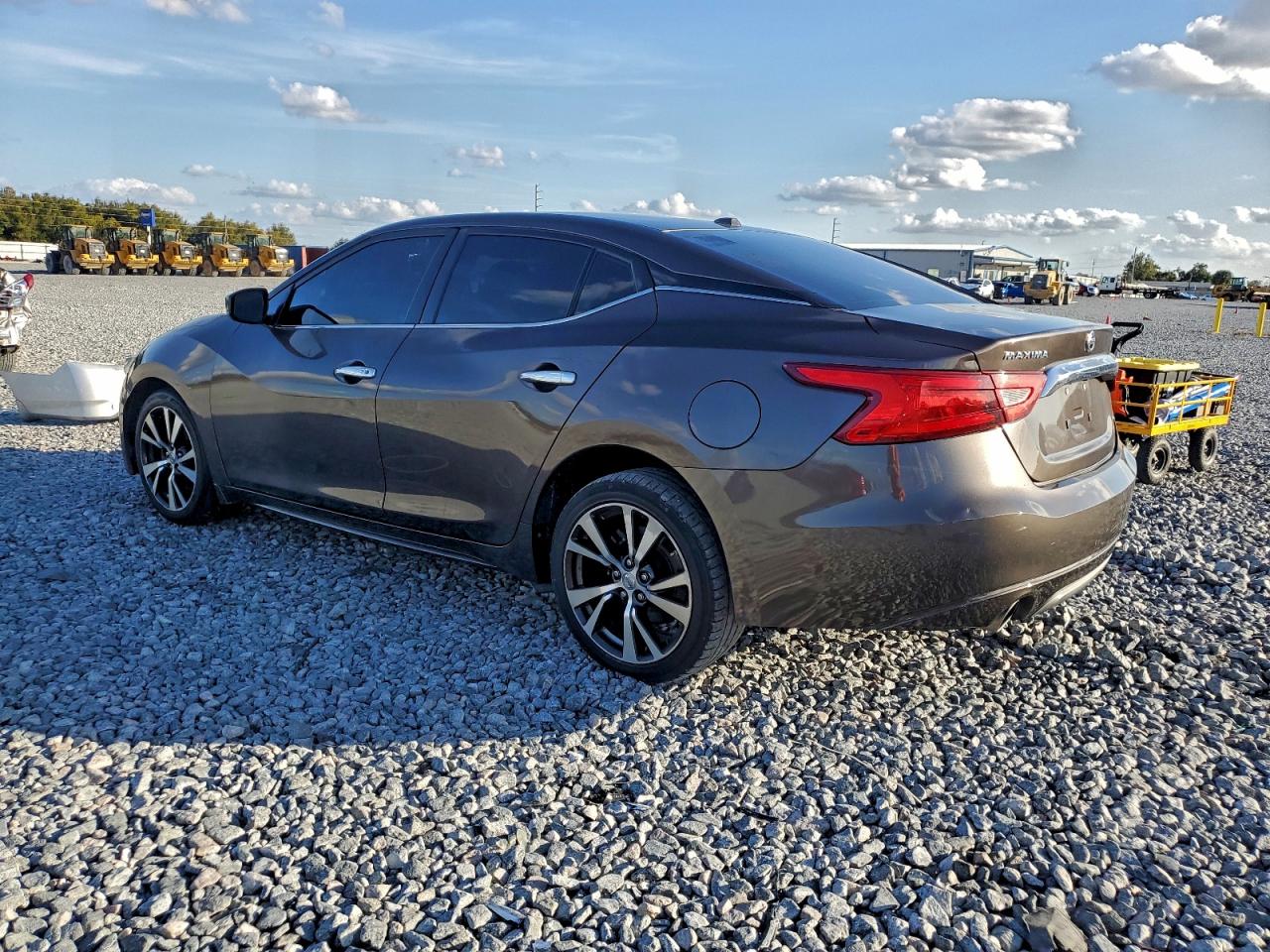 Nissan Maxima 3.5s Image 4