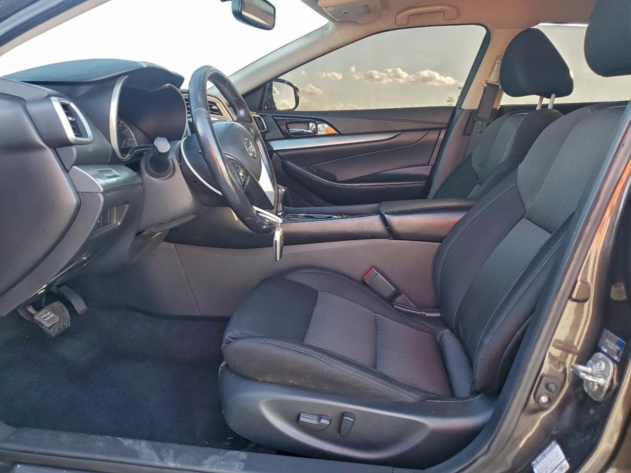 Nissan Maxima 3.5s Image 9