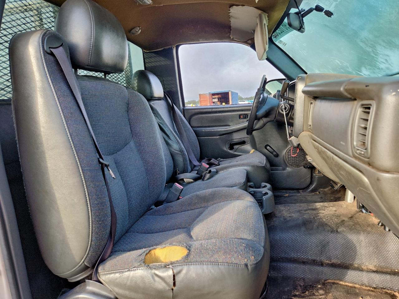 Chevrolet Silverado C2500 Heavy Duty Image 8