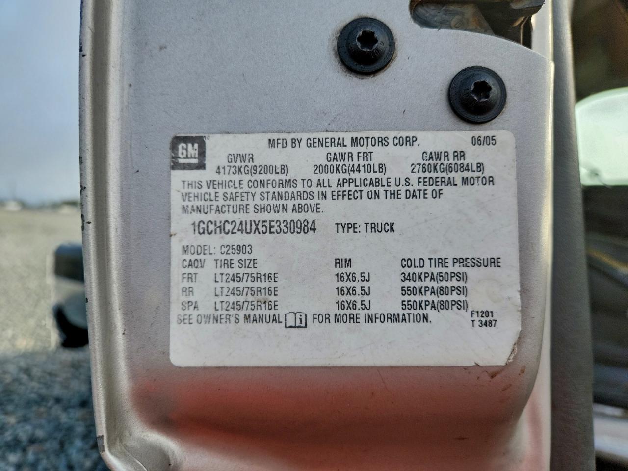 Chevrolet Silverado C2500 Heavy Duty Image 13