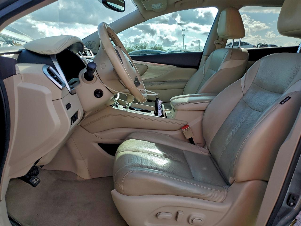 Nissan Murano S Image 5