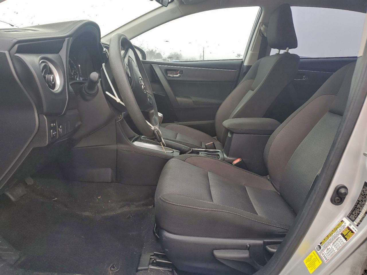 Toyota Corolla L Image 3