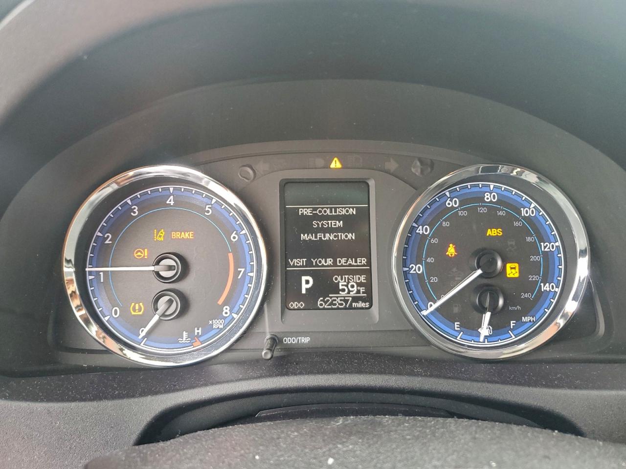 Toyota Corolla L Image 8