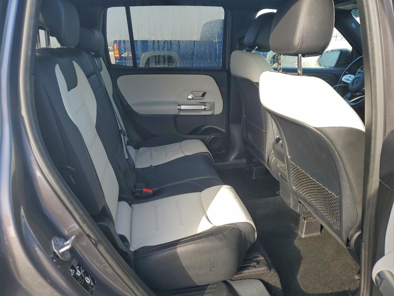 Mercedes-Benz GLB 250 Image 12