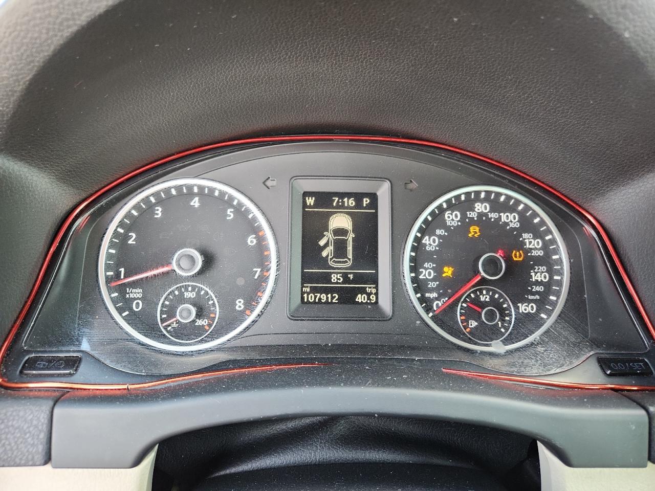 Volkswagen Tiguan S Image 11