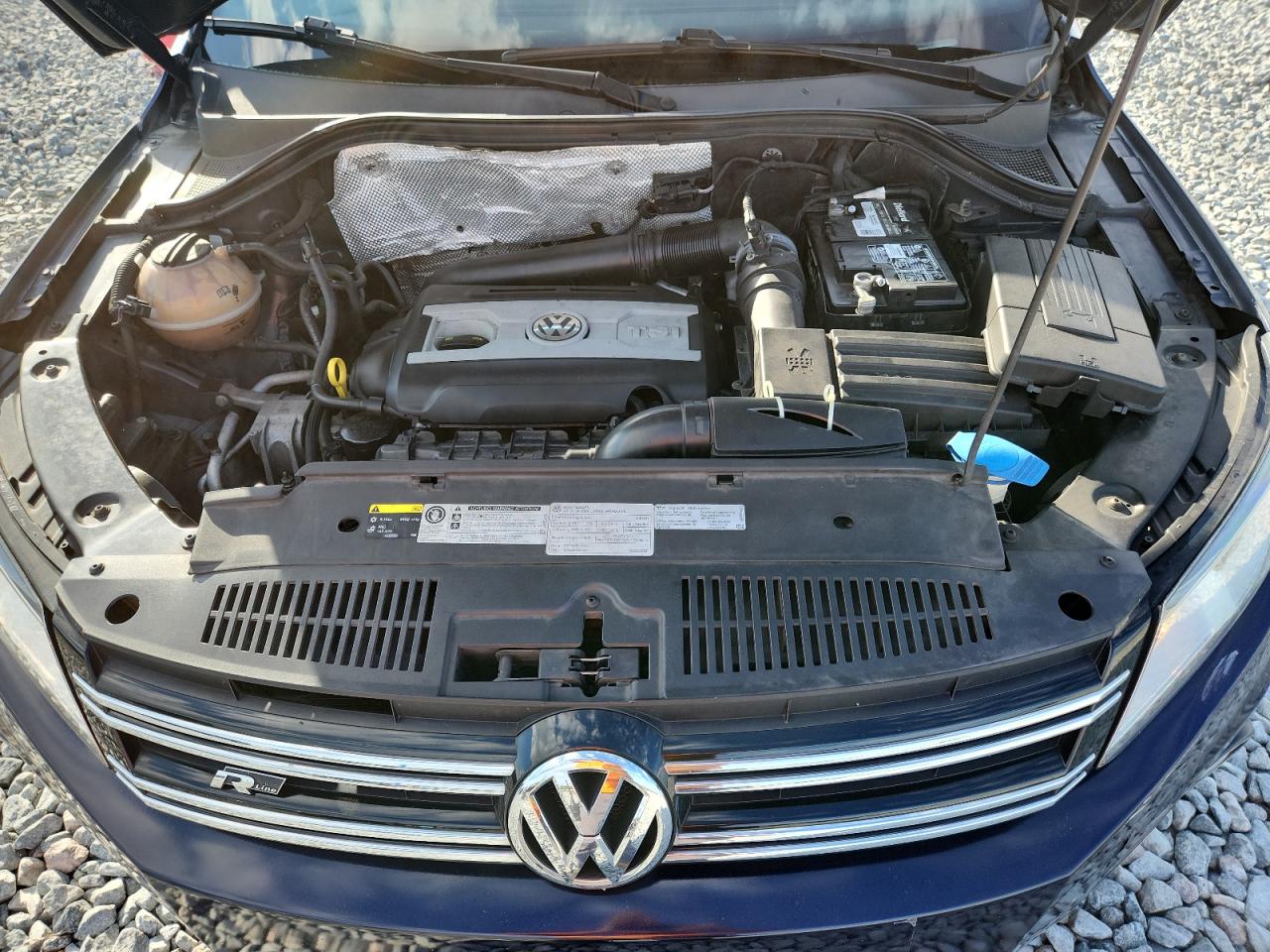 Volkswagen Tiguan S Image 5
