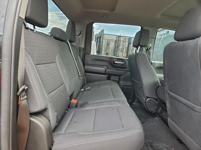 Chevrolet Silverado K2500 Custom Image 12