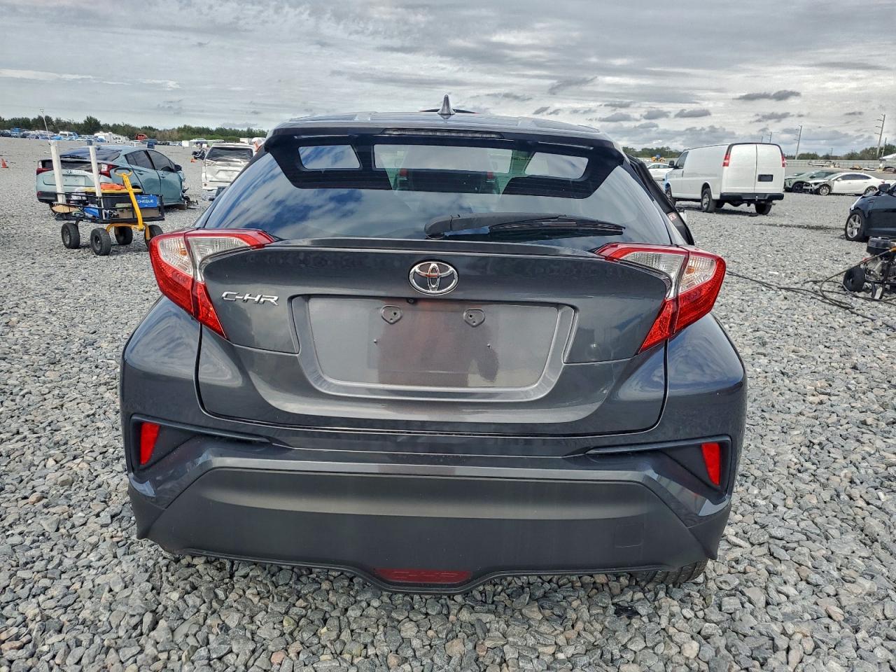 Toyota C-HR Xle Image 10