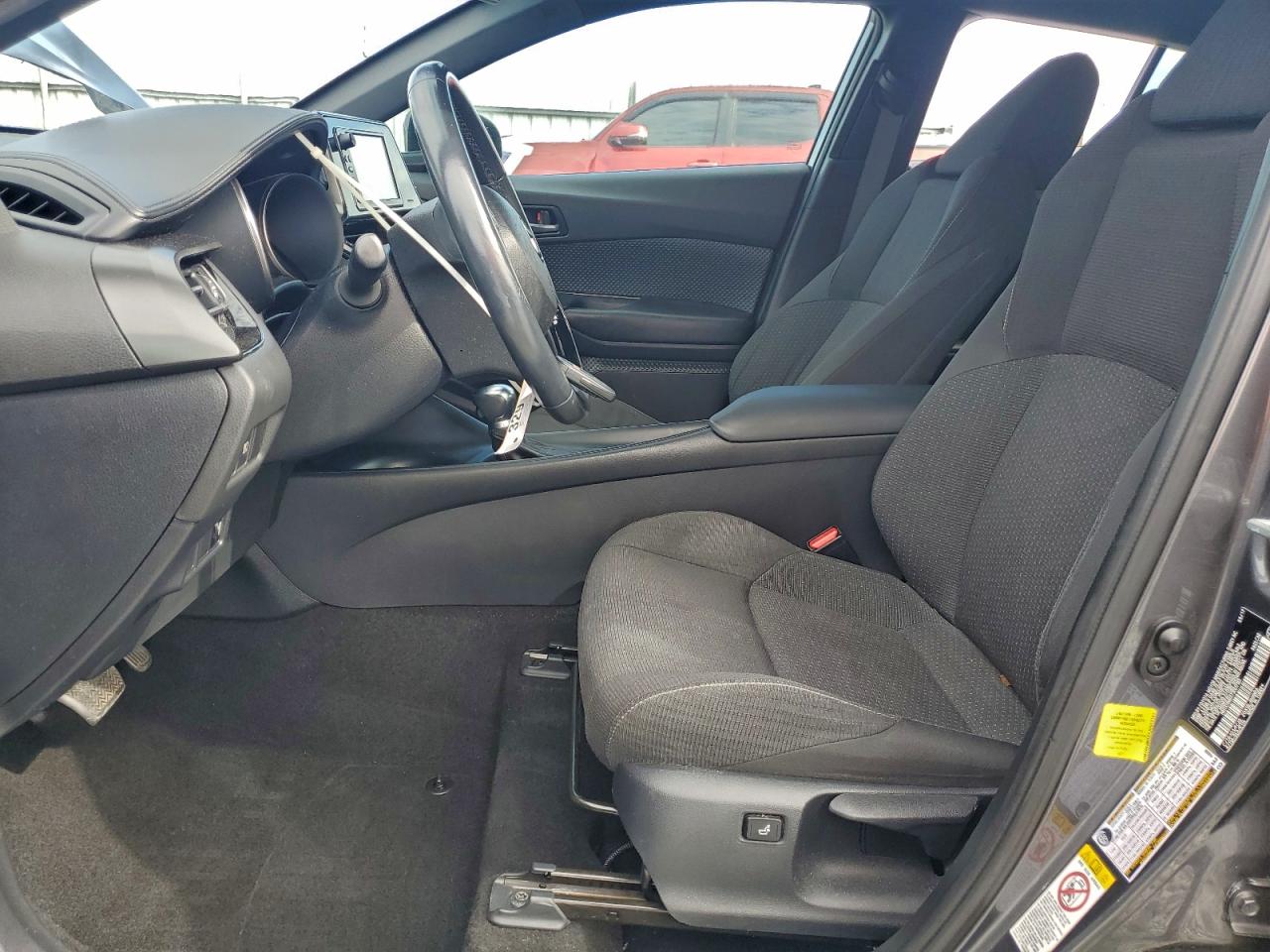 Toyota C-HR Xle Image 8