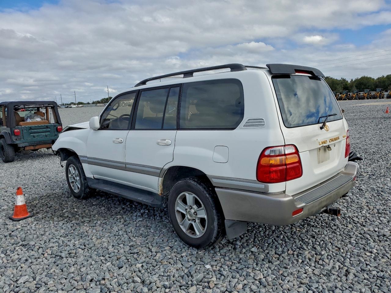 Toyota Land Cruis Image 2