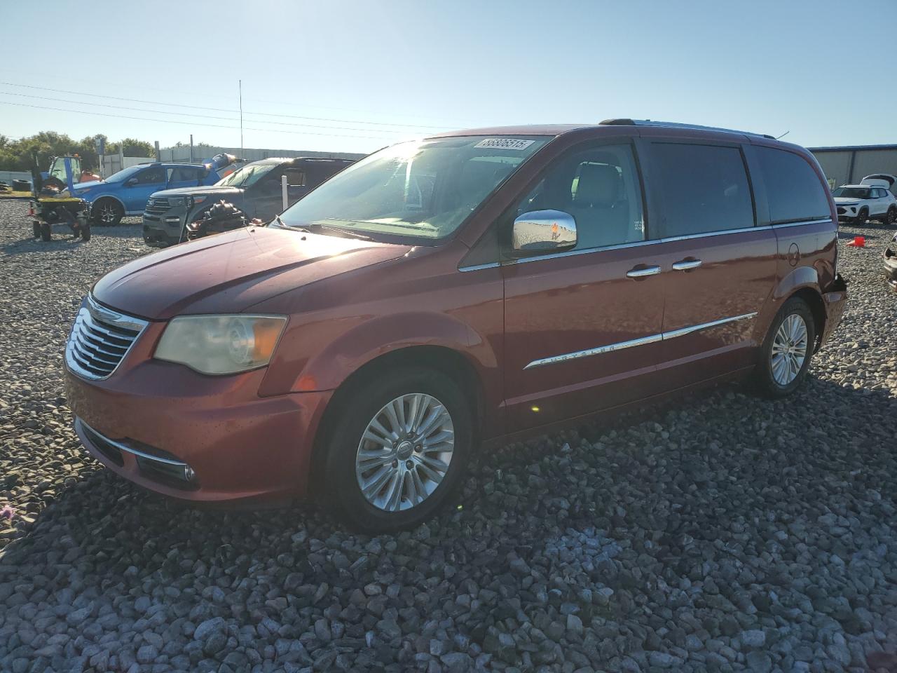 Chrysler Minivan Limited Image 1