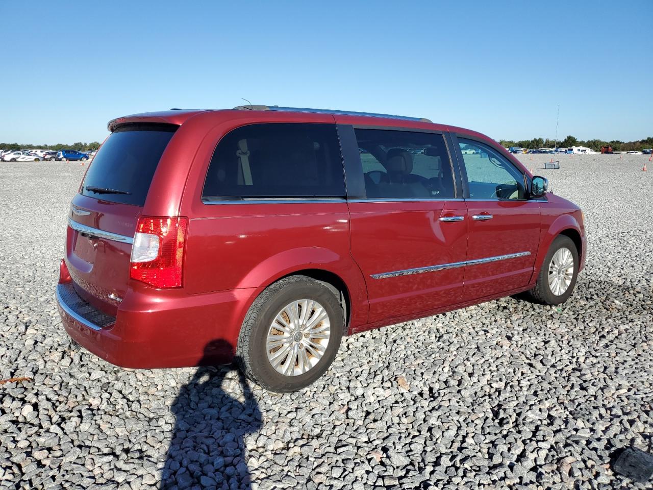 Chrysler Minivan Limited Image 13