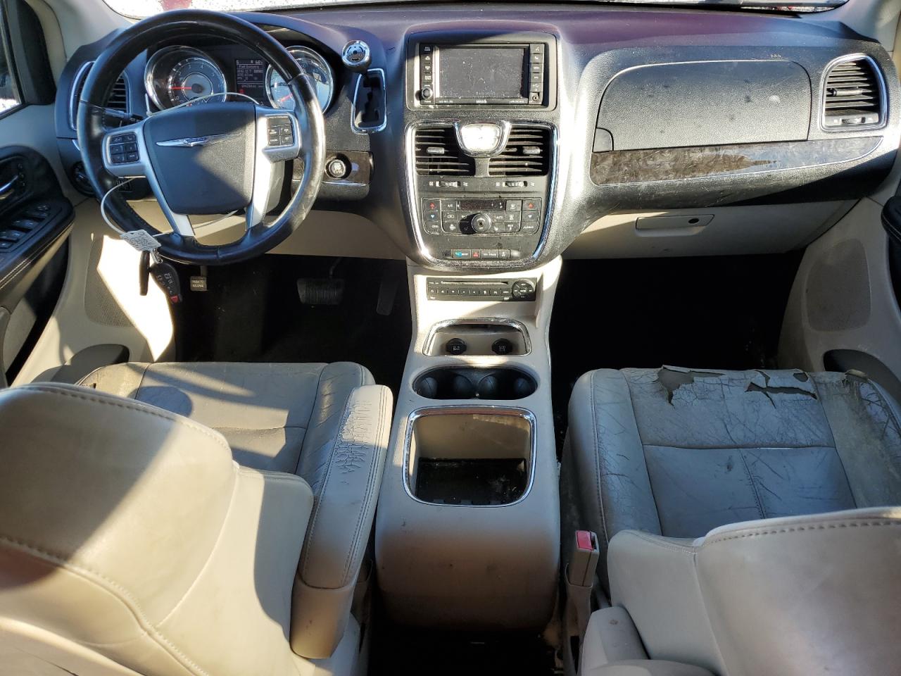 Chrysler Minivan Limited Image 6