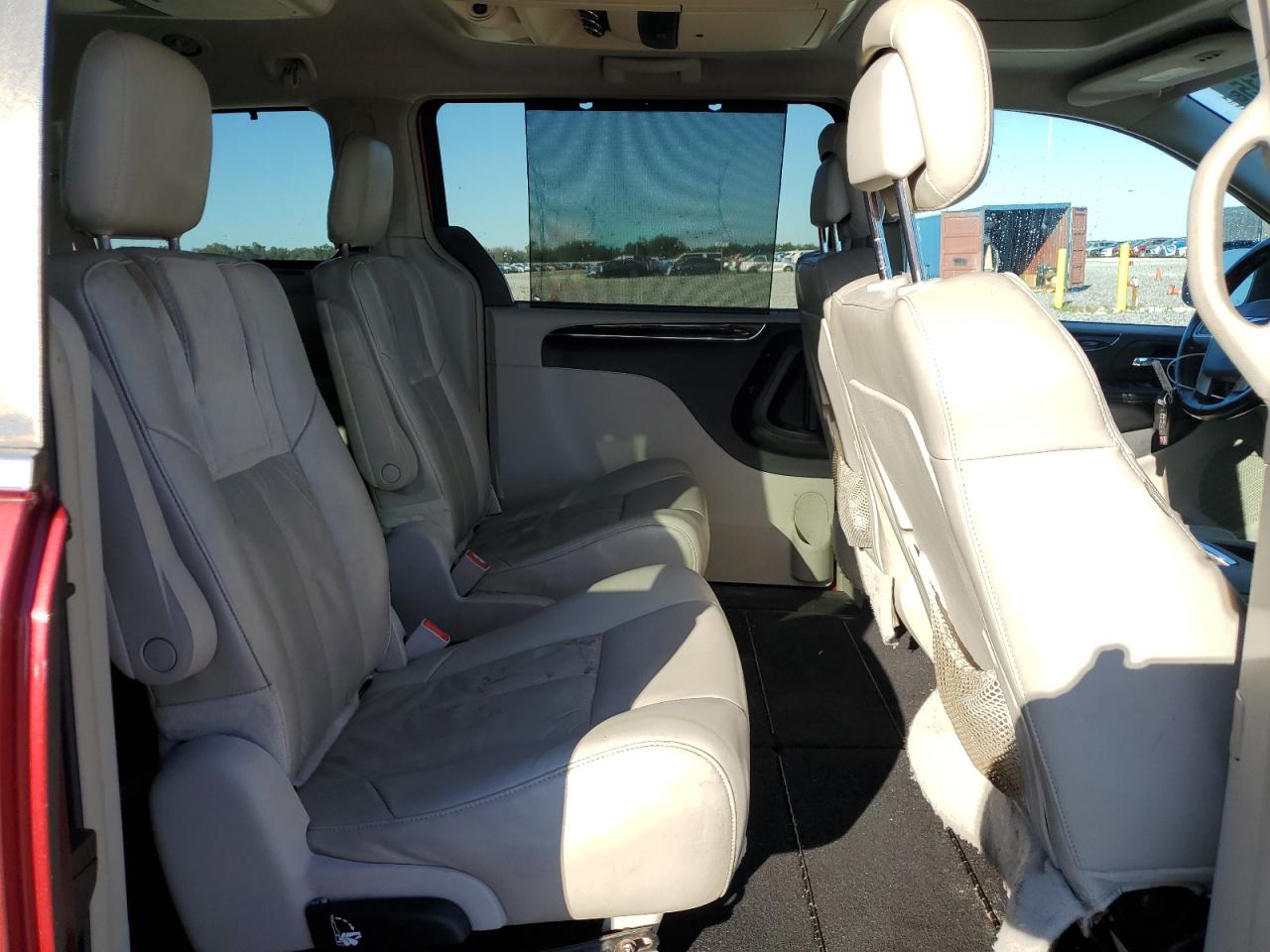 Chrysler Minivan Limited Image 10