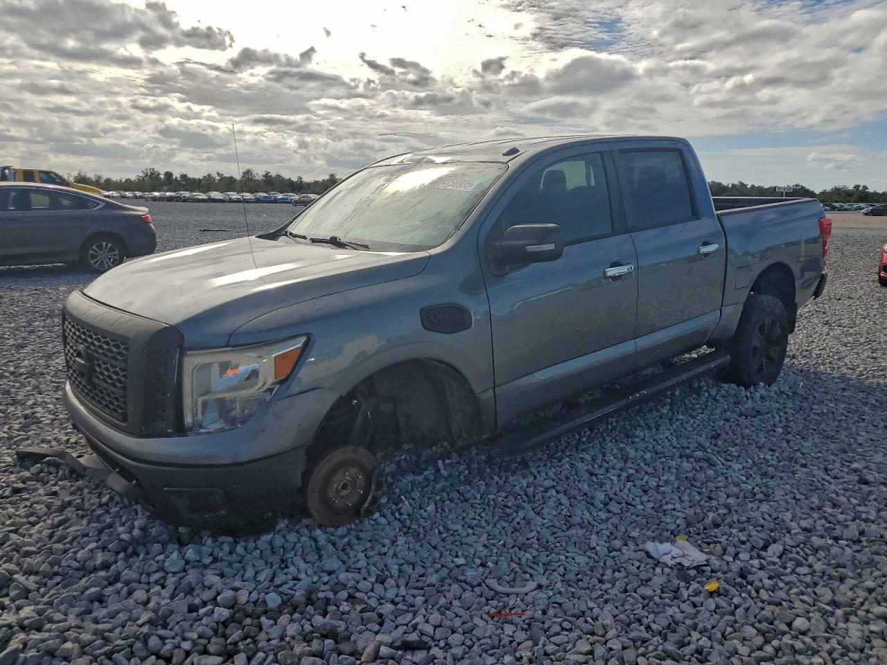 Nissan Titan Sv Image 1