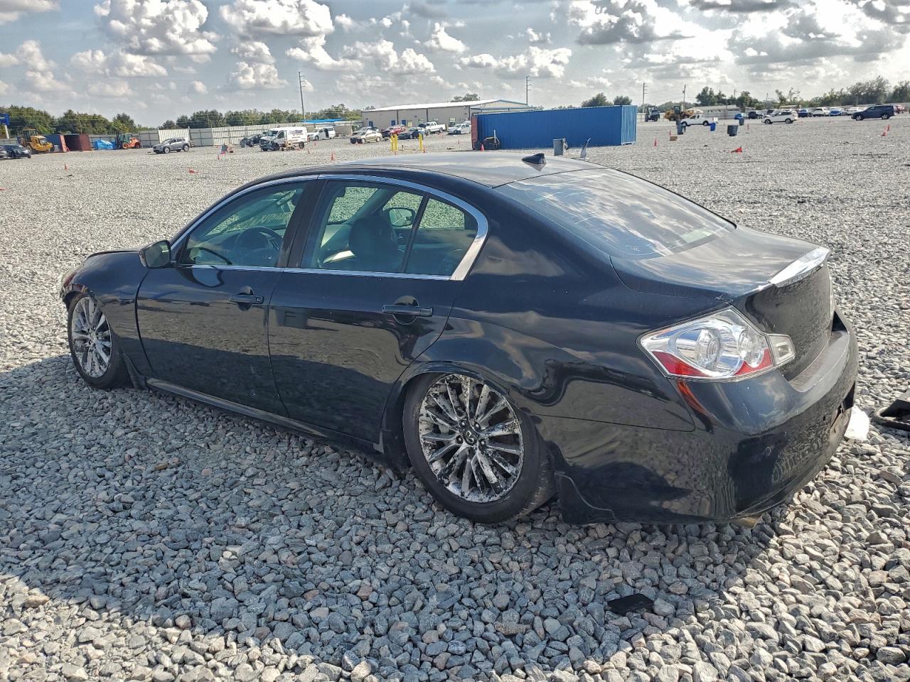 INFINITI G37 Base Image 9