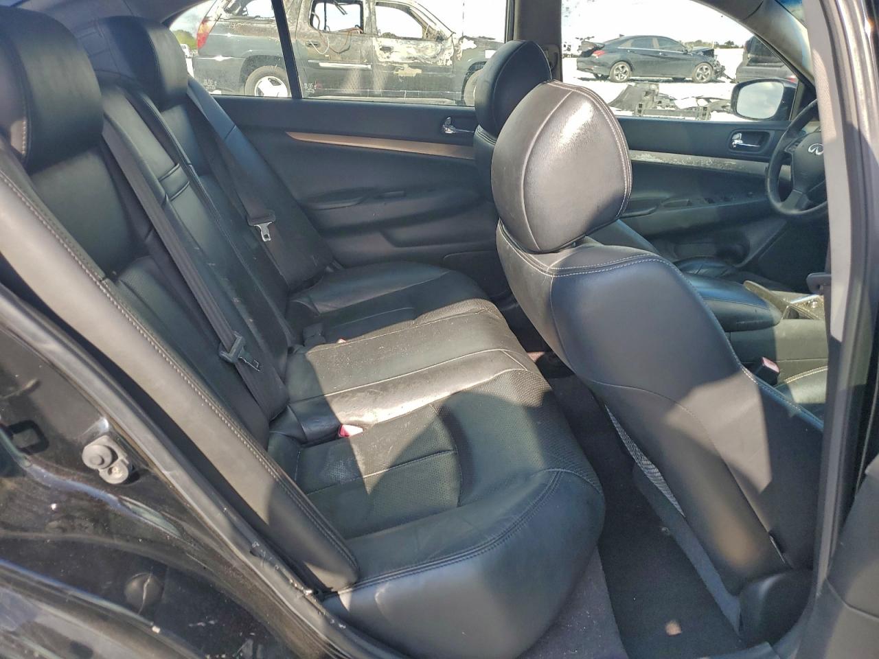 INFINITI G37 Base Image 2