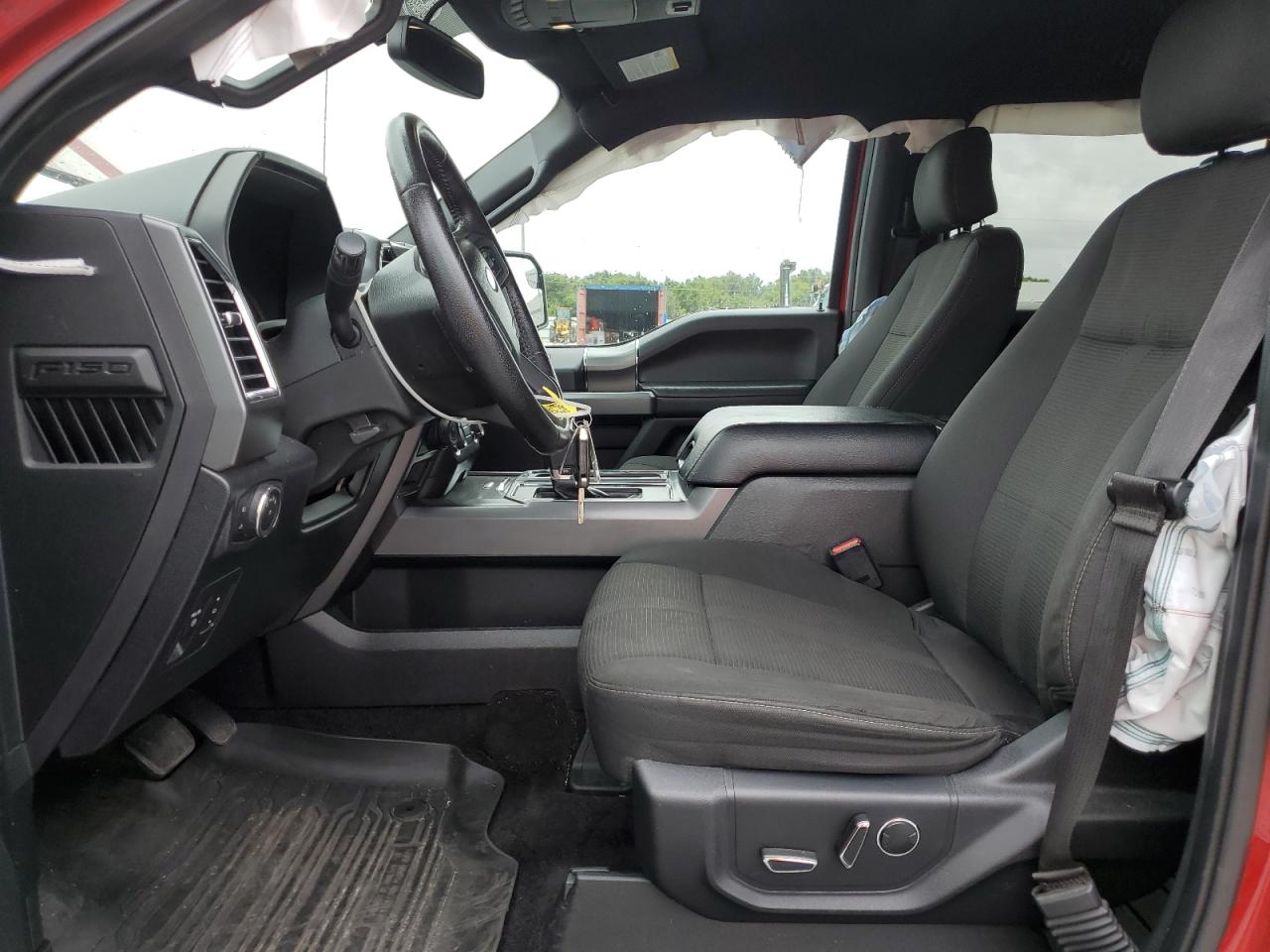 Ford F-150 Supercrew Image 11