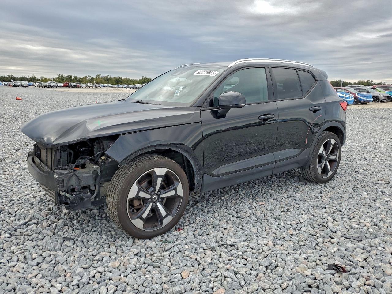 Volvo XC40 T4 Momentum Image 1